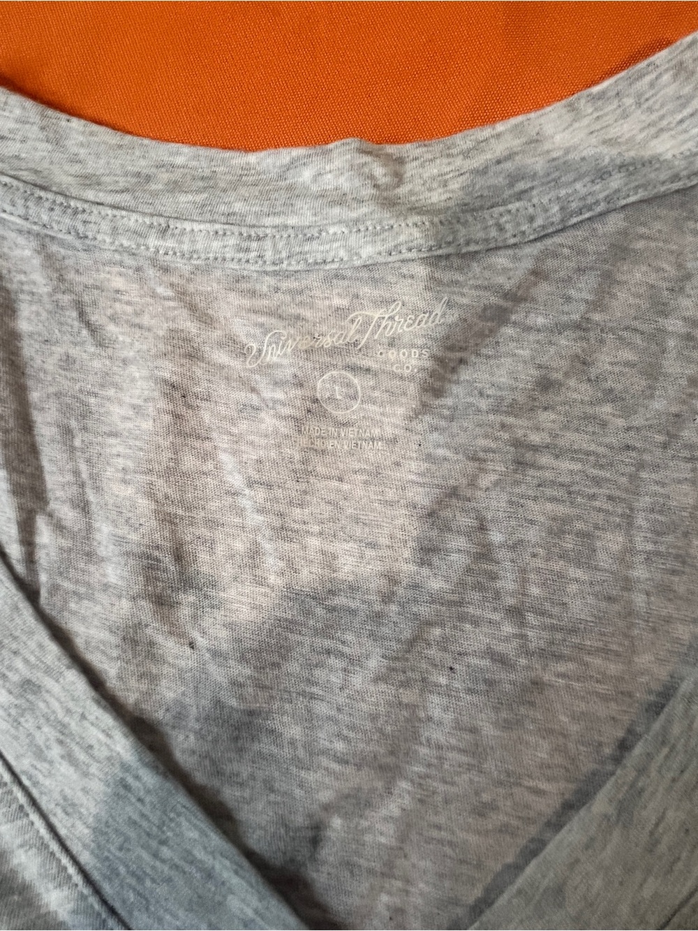 Universal Thread Heather Gray V-Neck Short Sleeve Tee - Picture 2 of 7